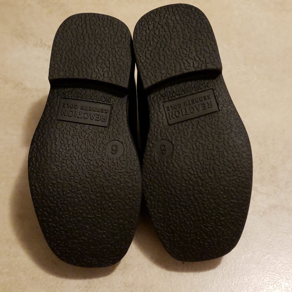 Shoes - Picture 4 of 4
